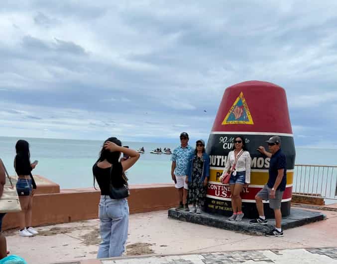 From Miami: Day Trip to Key West with optional Hotel pick up - Key West arrival: first walk strategy for your 6 hours