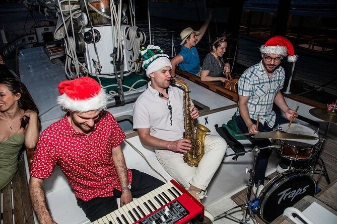 Key West Christmas Cruise with Live Band and Drinks - Group size and boat feel: what 75 passengers means
