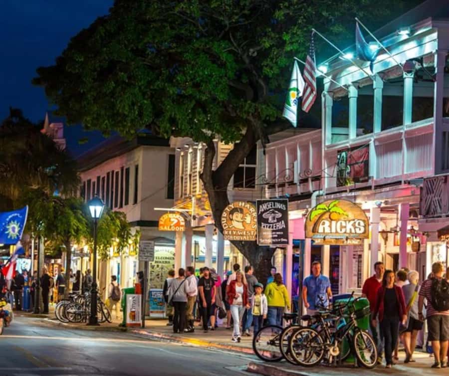 Key West: Ghosts of Key West Walking Tour - The Artist House and Robert the Doll: The Stop That Pulls Everyone In