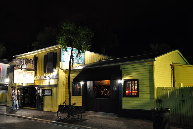 Key West Haunted Pub Crawl and Ghost Tour with Free T-Shirt - Greene Street at 8:30 pm: How the night gets going