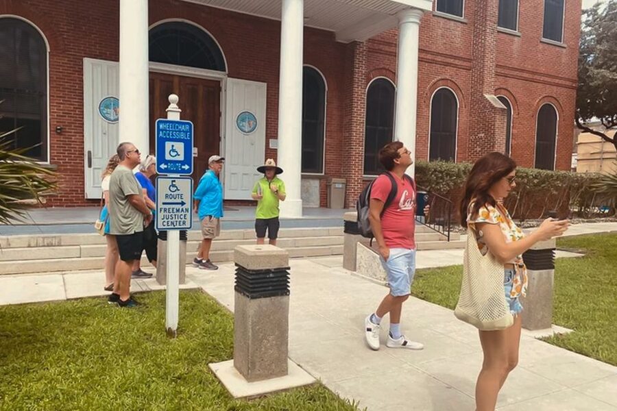 Key West: Hemingway's Life and Local Food Walking Tour - Where Hemingway Finished A Farewell to Arms: Writing in the Streets