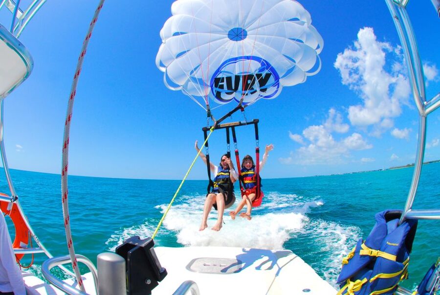 Key West: Parasailing Above the Island Paradise - Tandem vs triple: the group setup that affects your comfort